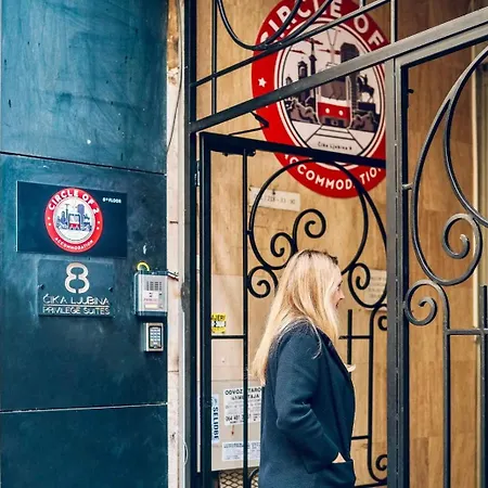 Circle Of 2 Apartamento Belgrado